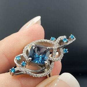 London Blue ring with blue & white circon stones.